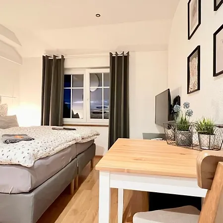 Modernes Doppelzimmer Mit Bad & Ac In Goldscheuer - 1a Kehl