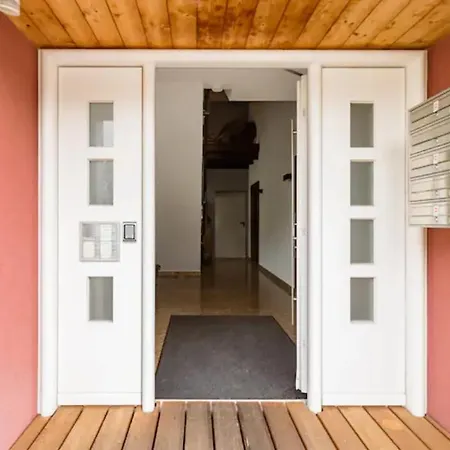 Modernes Doppelzimmer Mit Bad & Ac In Goldscheuer - 1a Apartman